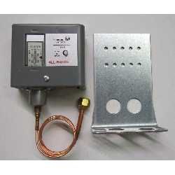 Johnson Controls Spst Pressure Control; 50/450# Diff 60# Max 36" Cap Conn 13 Open 250+/ -5# P70DA-1C